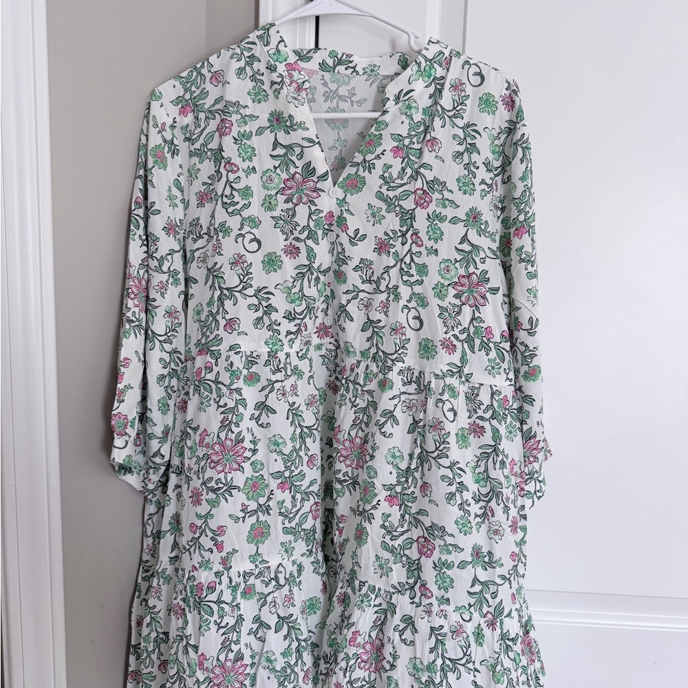 INSPIRE CHIC women’s 3/4 Sleeve Floral Print VNeck Blouse in White, Pink & Green